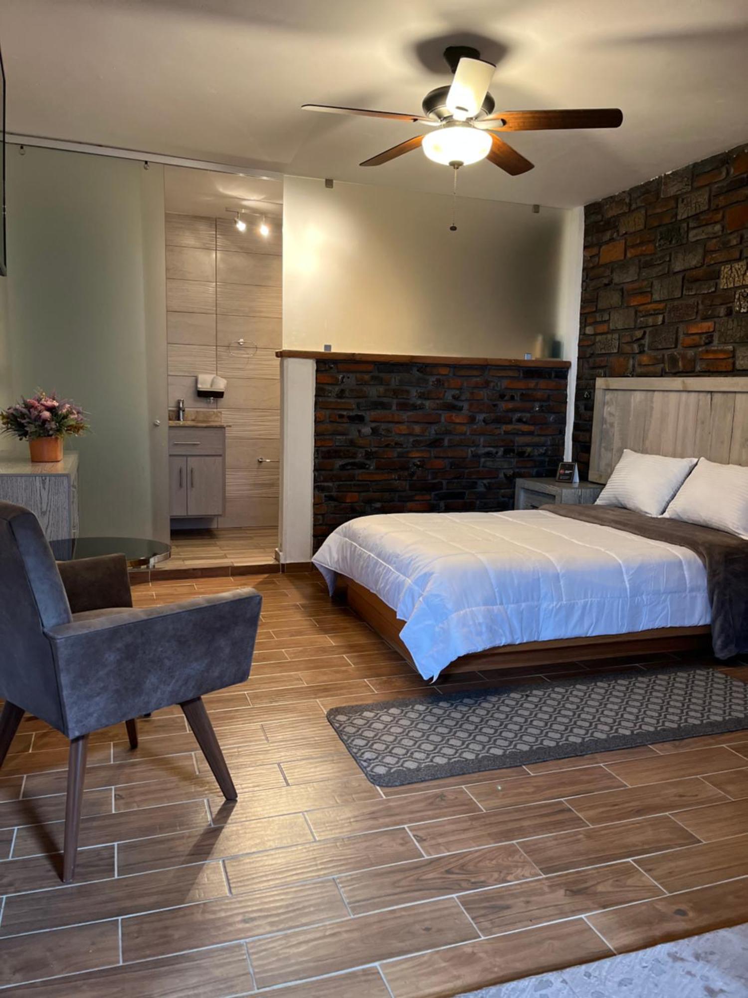 Casa Carmona 33 Hotel เกเรตาโร ภายนอก รูปภาพ