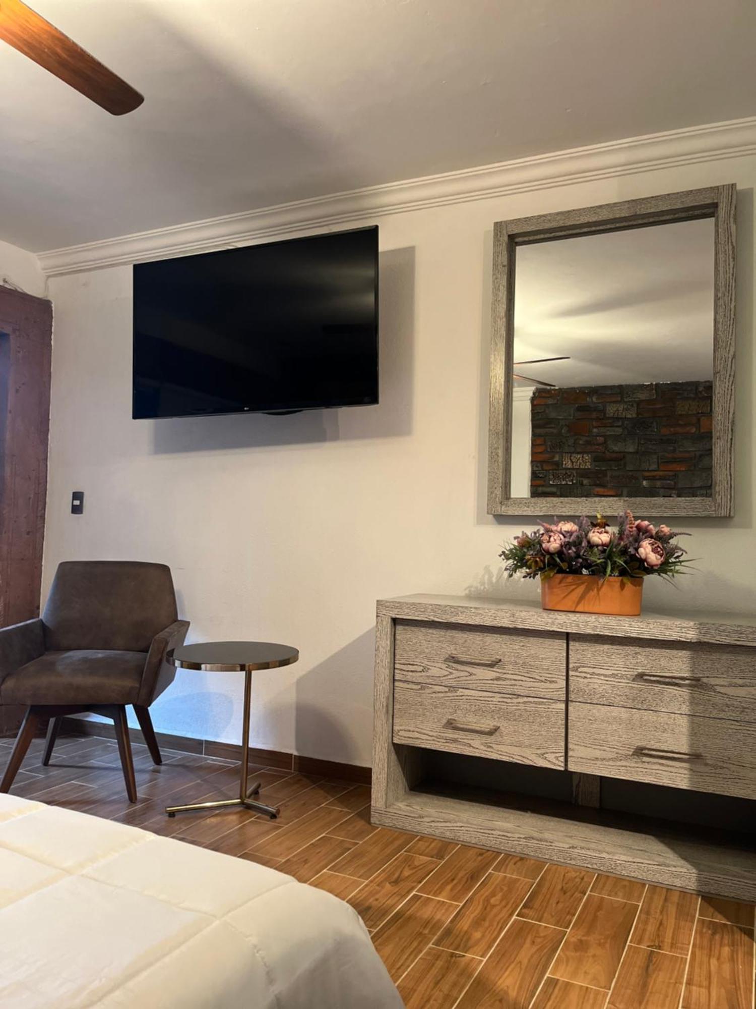 Casa Carmona 33 Hotel เกเรตาโร ภายนอก รูปภาพ
