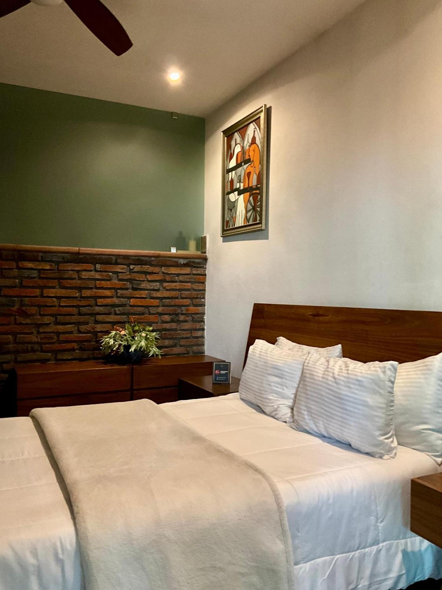 Casa Carmona 33 Hotel เกเรตาโร ภายนอก รูปภาพ