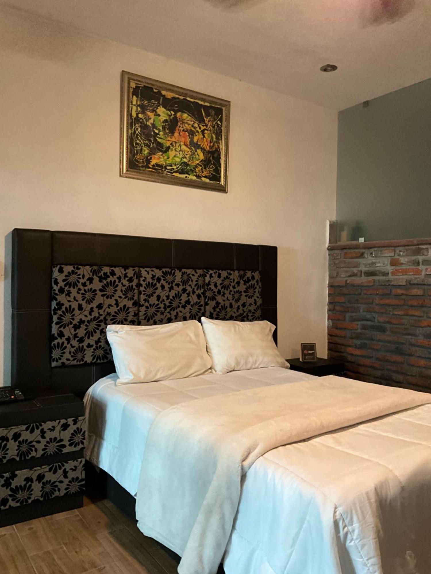 Casa Carmona 33 Hotel เกเรตาโร ภายนอก รูปภาพ