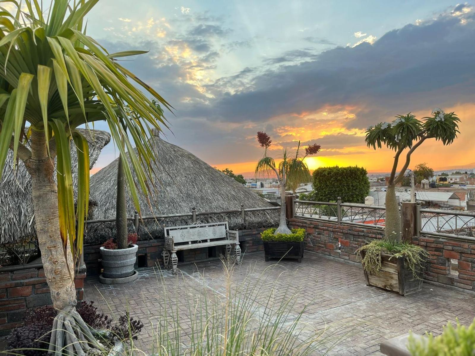 Casa Carmona 33 Hotel เกเรตาโร ภายนอก รูปภาพ